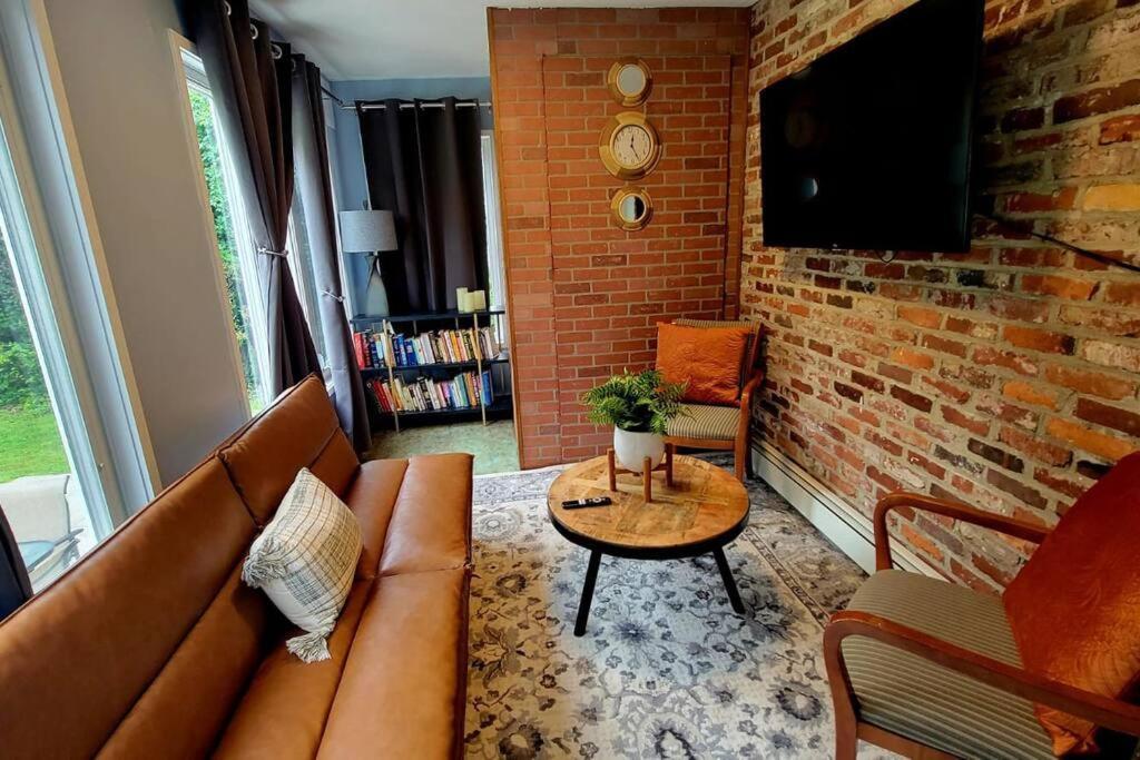 Unique & Peaceful Boston Home Bagian luar foto