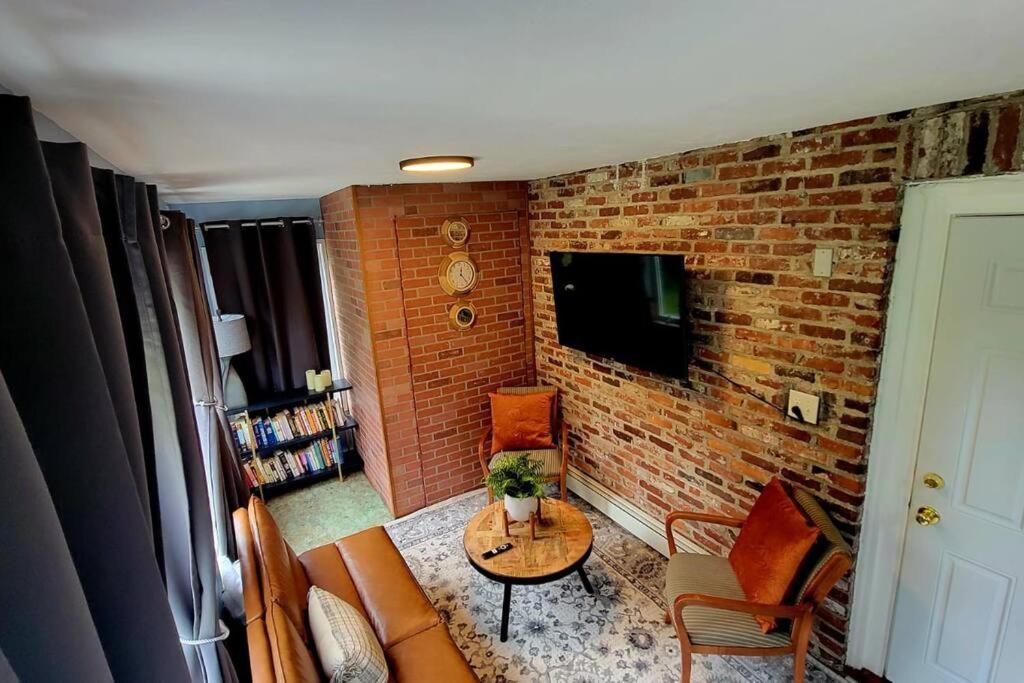 Unique & Peaceful Boston Home Bagian luar foto