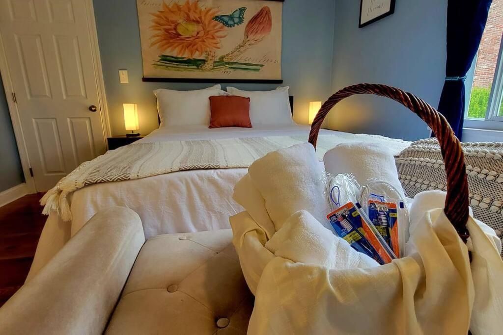 Unique & Peaceful Boston Home Bagian luar foto