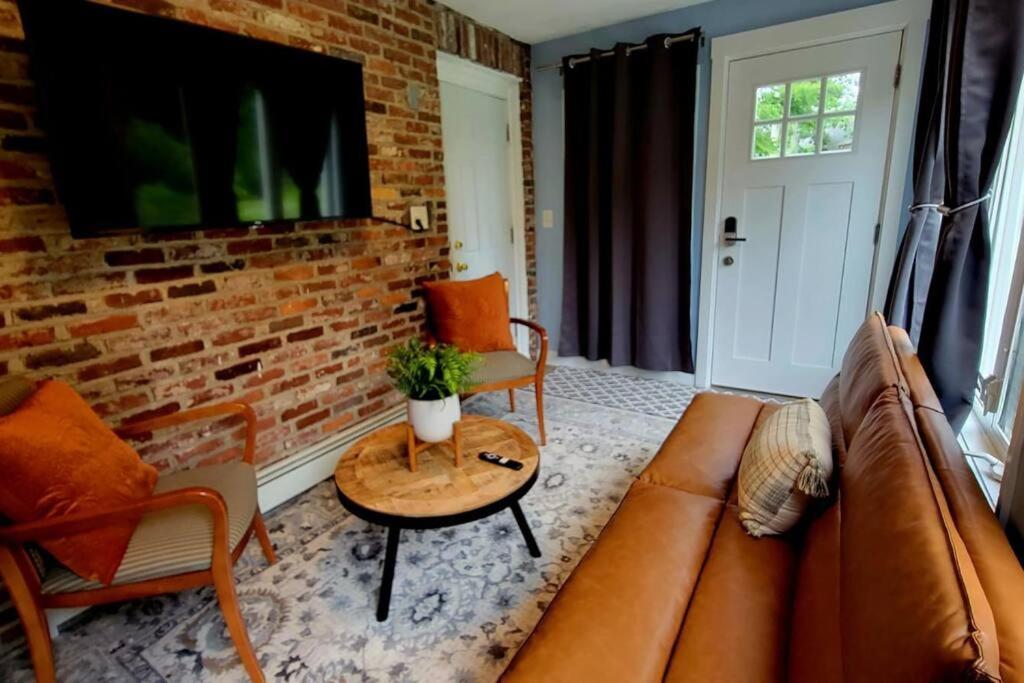 Unique & Peaceful Boston Home Bagian luar foto